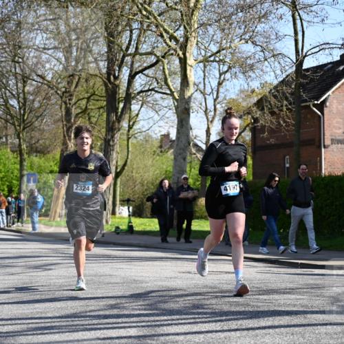 12.04.2026 - 45. Internationalen Wilhelmsburger Insellauf J. Mangold http://msf.ph/oto/9464515 12.04.2026 10:55:05 Ziel 5660, 5317, 2821, 2855, 4585, 2324, 4636, 5006, 5333, 4056, 5334, 4197, 5747, 5773, 5835, 5773, 5835, 5268, 4500, 4714, 3175, 4298, 5557 meine-sportfotos.de