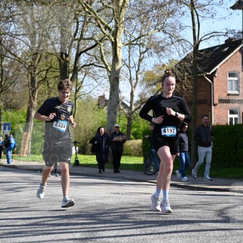 12.04.2026 - 45. Internationalen Wilhelmsburger Insellauf J. Mangold http://msf.ph/oto/9464520 12.04.2026 10:55:05 Ziel 5660, 5317, 2821, 2855, 4585, 2324, 4636, 5006, 5333, 4056, 5334, 4197, 5747, 5773, 5835, 5773, 5835, 5268, 4500, 4714, 3175, 4298, 5557 meine-sportfotos.de