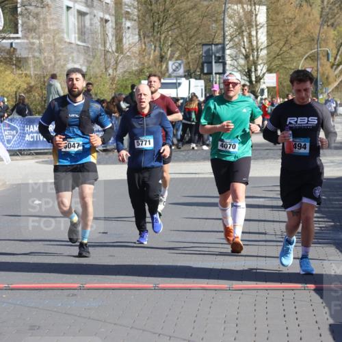 12.04.2026 - 45. Internationalen Wilhelmsburger Insellauf Strokosch-Dieckow http://msf.ph/oto/9464522 12.04.2026 10:56:34 Ziel 4494, 5047, 4070, 5771, 4549 meine-sportfotos.de