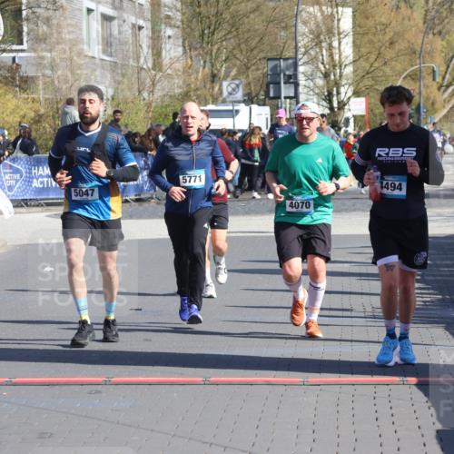 12.04.2026 - 45. Internationalen Wilhelmsburger Insellauf Strokosch-Dieckow http://msf.ph/oto/9464531 12.04.2026 10:56:34 Ziel 4494, 5047, 4070, 5771, 4549 meine-sportfotos.de
