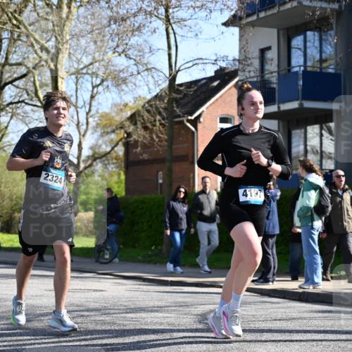 12.04.2026 - 45. Internationalen Wilhelmsburger Insellauf J. Mangold http://msf.ph/oto/9464533 12.04.2026 10:55:06 Ziel 2821, 2855, 4585, 2324, 4636, 5006, 5333, 4056, 5334, 4197, 5747, 5773, 5835, 5268, 4500, 5268, 4500, 4714, 3175, 4298, 5557 meine-sportfotos.de