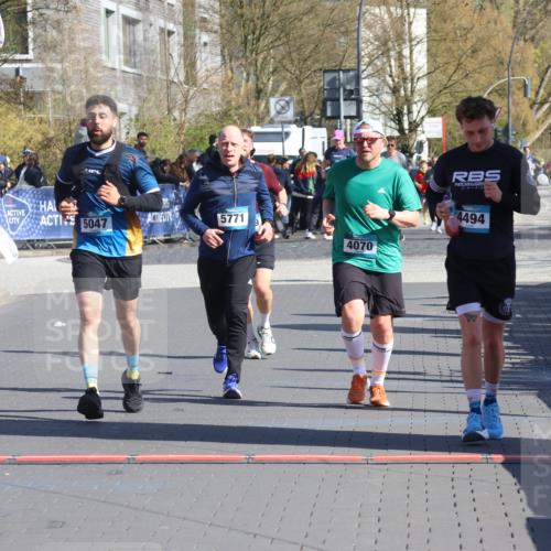 12.04.2026 - 45. Internationalen Wilhelmsburger Insellauf Strokosch-Dieckow http://msf.ph/oto/9464537 12.04.2026 10:56:34 Ziel 4494, 5047, 4070, 5771, 4549 meine-sportfotos.de