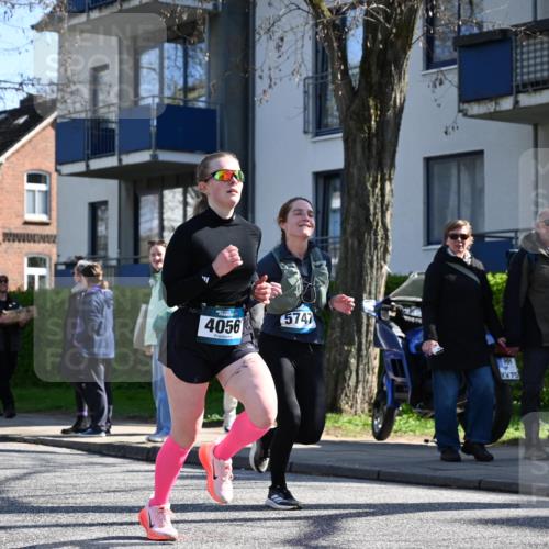 12.04.2026 - 45. Internationalen Wilhelmsburger Insellauf J. Mangold http://msf.ph/oto/9464562 12.04.2026 10:55:10 Ziel 2855, 4585, 2324, 4636, 5006, 5333, 4056, 5334, 4197, 5747, 5773, 5835, 5268, 4500, 4714, 3175, 4298, 5557, 2349 meine-sportfotos.de