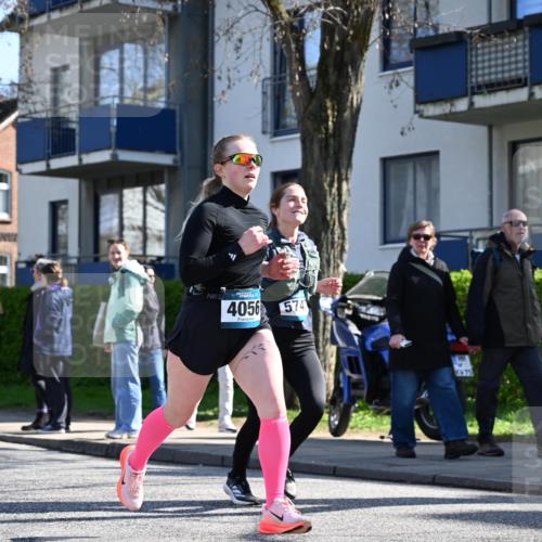 12.04.2026 - 45. Internationalen Wilhelmsburger Insellauf J. Mangold http://msf.ph/oto/9464563 12.04.2026 10:55:10 Ziel 2855, 4585, 2324, 4636, 5006, 5333, 4056, 5334, 4197, 5747, 5773, 5835, 5268, 4500, 4714, 3175, 4298, 5557, 2349 meine-sportfotos.de