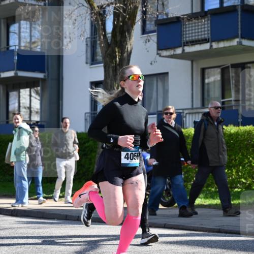 12.04.2026 - 45. Internationalen Wilhelmsburger Insellauf J. Mangold http://msf.ph/oto/9464567 12.04.2026 10:55:11 Ziel 4585, 2324, 4636, 5006, 5333, 4056, 5334, 4197, 5747, 5773, 5835, 5268, 4500, 4714, 3175, 4298, 5557, 2349, 3118 meine-sportfotos.de