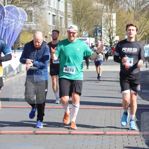 12.04.2026 - 45. Internationalen Wilhelmsburger Insellauf Strokosch-Dieckow http://msf.ph/oto/9464582 12.04.2026 10:56:37 Ziel 4494, 5047, 4070, 5771, 4549 meine-sportfotos.de