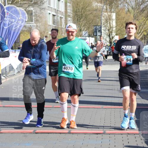 12.04.2026 - 45. Internationalen Wilhelmsburger Insellauf Strokosch-Dieckow http://msf.ph/oto/9464588 12.04.2026 10:56:37 Ziel 4494, 5047, 4070, 5771, 4549 meine-sportfotos.de