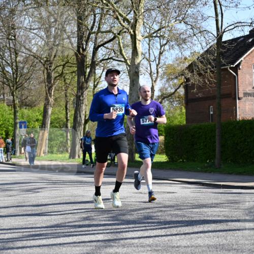 12.04.2026 - 45. Internationalen Wilhelmsburger Insellauf J. Mangold http://msf.ph/oto/9464592 12.04.2026 10:55:18 Ziel 4197, 5747, 5773, 5835, 5268, 4500, 4714, 3175, 4298, 5557, 2349, 3118, 5822, 3488, 2797, 2796 meine-sportfotos.de