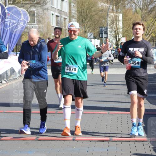 12.04.2026 - 45. Internationalen Wilhelmsburger Insellauf Strokosch-Dieckow http://msf.ph/oto/9464595 12.04.2026 10:56:37 Ziel 4494, 5047, 4070, 5771, 4549 meine-sportfotos.de