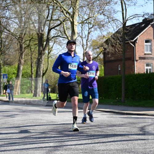 12.04.2026 - 45. Internationalen Wilhelmsburger Insellauf J. Mangold http://msf.ph/oto/9464596 12.04.2026 10:55:18 Ziel 4197, 5747, 5773, 5835, 5268, 4500, 4714, 3175, 4298, 5557, 2349, 3118, 5822, 3488, 2797, 2796 meine-sportfotos.de