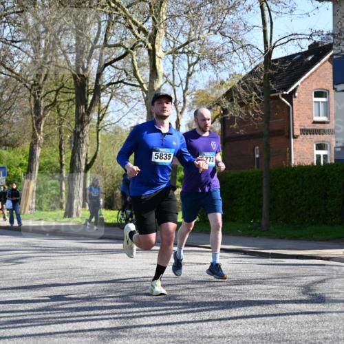 12.04.2026 - 45. Internationalen Wilhelmsburger Insellauf J. Mangold http://msf.ph/oto/9464597 12.04.2026 10:55:19 Ziel 4197, 5747, 5773, 5835, 5268, 4500, 4714, 4714, 3175, 4298, 5557, 2349, 3118, 5822, 3488, 2797, 2796 meine-sportfotos.de