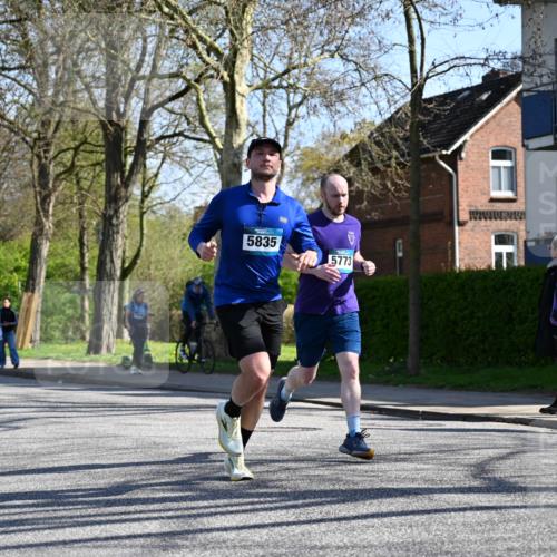 12.04.2026 - 45. Internationalen Wilhelmsburger Insellauf J. Mangold http://msf.ph/oto/9464598 12.04.2026 10:55:19 Ziel 4197, 5747, 5773, 5835, 5268, 4500, 4714, 4714, 3175, 4298, 5557, 2349, 3118, 5822, 3488, 2797, 2796 meine-sportfotos.de