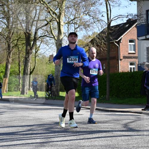 12.04.2026 - 45. Internationalen Wilhelmsburger Insellauf J. Mangold http://msf.ph/oto/9464599 12.04.2026 10:55:19 Ziel 4197, 5747, 5773, 5835, 5268, 4500, 4714, 4714, 3175, 4298, 5557, 2349, 3118, 5822, 3488, 2797, 2796 meine-sportfotos.de