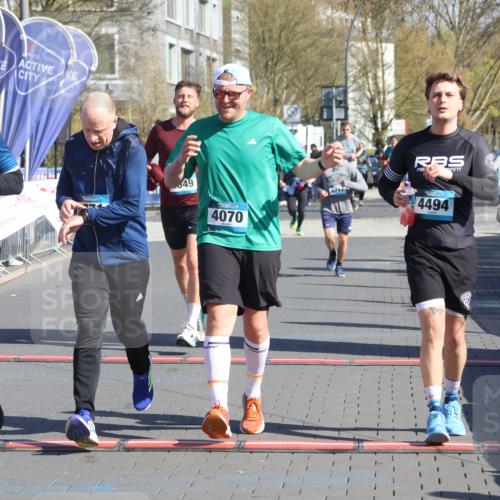 12.04.2026 - 45. Internationalen Wilhelmsburger Insellauf Strokosch-Dieckow http://msf.ph/oto/9464602 12.04.2026 10:56:37 Ziel 4494, 5047, 4070, 5771, 4549 meine-sportfotos.de