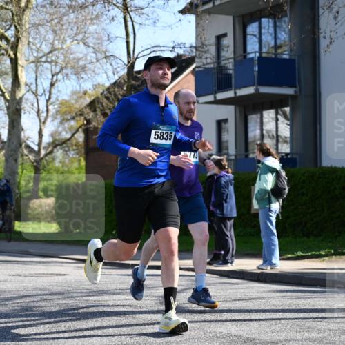 12.04.2026 - 45. Internationalen Wilhelmsburger Insellauf J. Mangold http://msf.ph/oto/9464607 12.04.2026 10:55:19 Ziel 4197, 5747, 5773, 5835, 5268, 4500, 4714, 4714, 3175, 4298, 5557, 2349, 3118, 5822, 3488, 2797, 2796 meine-sportfotos.de