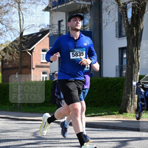 12.04.2026 - 45. Internationalen Wilhelmsburger Insellauf J. Mangold http://msf.ph/oto/9464613 12.04.2026 10:55:20 Ziel 4197, 5747, 5773, 5835, 5268, 4500, 4714, 3175, 4298, 5557, 2349, 2349, 3118, 5822, 3488, 2797, 2796, 2921 meine-sportfotos.de