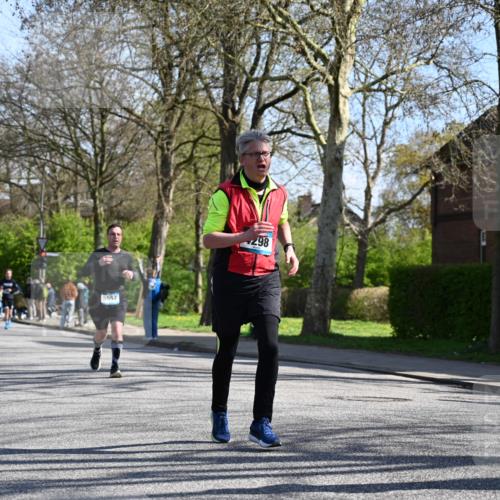 12.04.2026 - 45. Internationalen Wilhelmsburger Insellauf J. Mangold http://msf.ph/oto/9464617 12.04.2026 10:55:33 Ziel 4714, 3175, 4298, 5557, 2349, 3118, 5822, 3488, 2797, 2796, 2921, 2808, 3916, 4494, 5047, 4070, 5771 meine-sportfotos.de