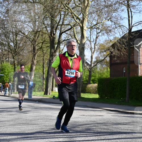 12.04.2026 - 45. Internationalen Wilhelmsburger Insellauf J. Mangold http://msf.ph/oto/9464622 12.04.2026 10:55:33 Ziel 4714, 3175, 4298, 5557, 2349, 3118, 5822, 3488, 2797, 2796, 2921, 2808, 3916, 4494, 5047, 4070, 5771 meine-sportfotos.de