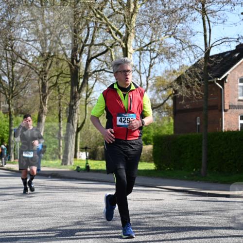 12.04.2026 - 45. Internationalen Wilhelmsburger Insellauf J. Mangold http://msf.ph/oto/9464625 12.04.2026 10:55:33 Ziel 4714, 3175, 4298, 5557, 2349, 3118, 5822, 3488, 2797, 2796, 2921, 2808, 3916, 4494, 5047, 4070, 5771 meine-sportfotos.de