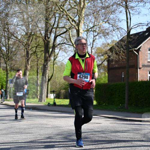 12.04.2026 - 45. Internationalen Wilhelmsburger Insellauf J. Mangold http://msf.ph/oto/9464626 12.04.2026 10:55:34 Ziel 4714, 3175, 4298, 5557, 2349, 3118, 5822, 3488, 2797, 2796, 2921, 2808, 2808, 3916, 4494, 5047, 4070, 5771, 4549 meine-sportfotos.de