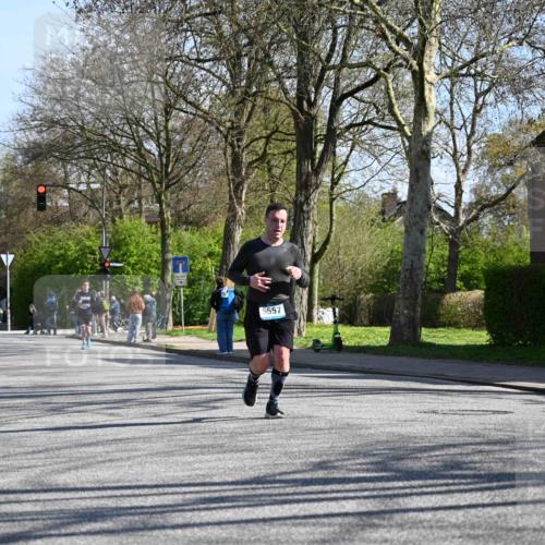 12.04.2026 - 45. Internationalen Wilhelmsburger Insellauf J. Mangold http://msf.ph/oto/9464628 12.04.2026 10:55:34 Ziel 4714, 3175, 4298, 5557, 2349, 3118, 5822, 3488, 2797, 2796, 2921, 2808, 2808, 3916, 4494, 5047, 4070, 5771, 4549 meine-sportfotos.de