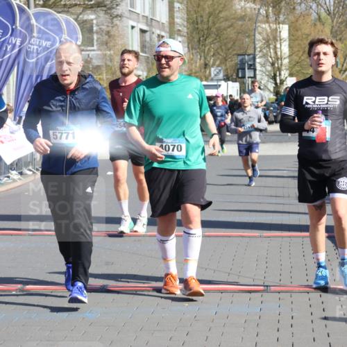12.04.2026 - 45. Internationalen Wilhelmsburger Insellauf Strokosch-Dieckow http://msf.ph/oto/9464633 12.04.2026 10:56:37 Ziel 4494, 5047, 4070, 5771, 4549 meine-sportfotos.de