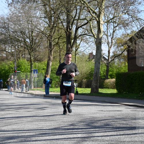12.04.2026 - 45. Internationalen Wilhelmsburger Insellauf J. Mangold http://msf.ph/oto/9464635 12.04.2026 10:55:35 Ziel 4714, 3175, 4298, 5557, 2349, 3118, 3118, 5822, 3488, 2797, 2796, 2921, 2808, 3916, 4494, 5047, 4070, 5771, 4549 meine-sportfotos.de