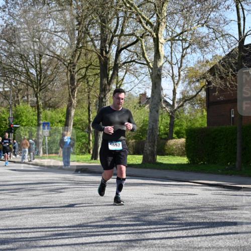 12.04.2026 - 45. Internationalen Wilhelmsburger Insellauf J. Mangold http://msf.ph/oto/9464638 12.04.2026 10:55:35 Ziel 4714, 3175, 4298, 5557, 2349, 3118, 3118, 5822, 3488, 2797, 2796, 2921, 2808, 3916, 4494, 5047, 4070, 5771, 4549 meine-sportfotos.de
