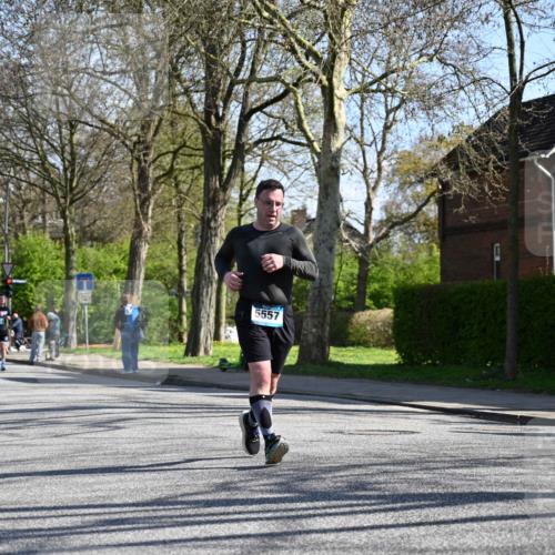 12.04.2026 - 45. Internationalen Wilhelmsburger Insellauf J. Mangold http://msf.ph/oto/9464643 12.04.2026 10:55:35 Ziel 4714, 3175, 4298, 5557, 2349, 3118, 3118, 5822, 3488, 2797, 2796, 2921, 2808, 3916, 4494, 5047, 4070, 5771, 4549 meine-sportfotos.de