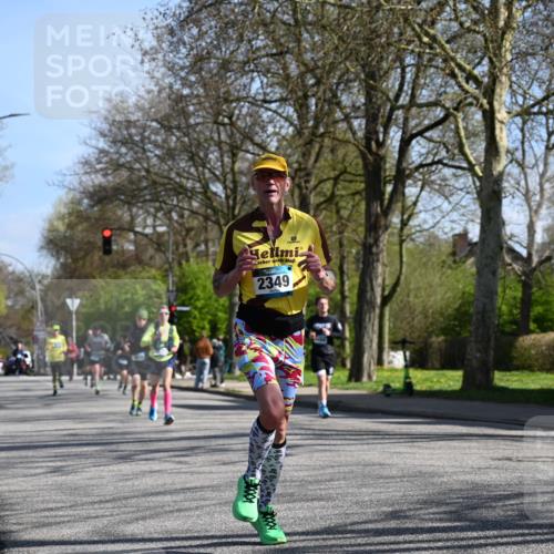 12.04.2026 - 45. Internationalen Wilhelmsburger Insellauf J. Mangold http://msf.ph/oto/9464646 12.04.2026 10:55:42 Ziel 4714, 3175, 4298, 5557, 2349, 3118, 5822, 3488, 2797, 2796, 2797, 2796, 2921, 2808, 3916, 4494, 5047, 4070, 5771, 4549, 4717, 2055 meine-sportfotos.de