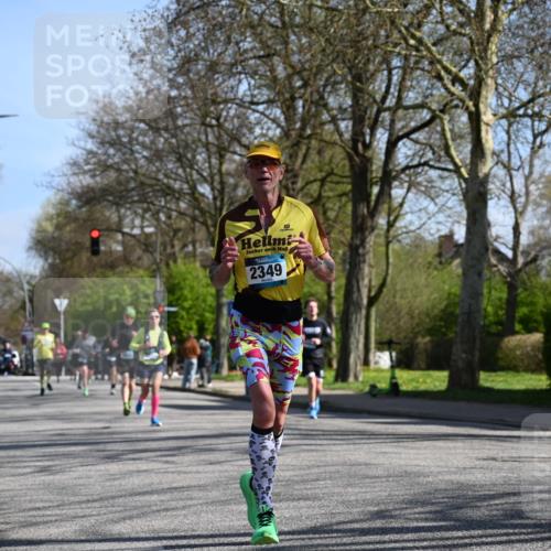 12.04.2026 - 45. Internationalen Wilhelmsburger Insellauf J. Mangold http://msf.ph/oto/9464648 12.04.2026 10:55:42 Ziel 4714, 3175, 4298, 5557, 2349, 3118, 5822, 3488, 2797, 2796, 2797, 2796, 2921, 2808, 3916, 4494, 5047, 4070, 5771, 4549, 4717, 2055 meine-sportfotos.de