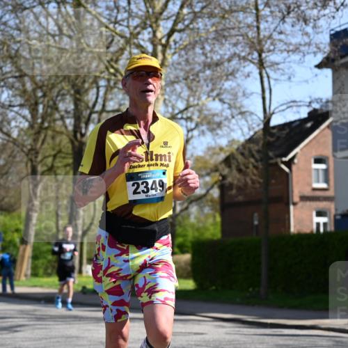 12.04.2026 - 45. Internationalen Wilhelmsburger Insellauf J. Mangold http://msf.ph/oto/9464666 12.04.2026 10:55:43 Ziel 4714, 3175, 4298, 5557, 2349, 3118, 5822, 3488, 2797, 2796, 2921, 2808, 3916, 4494, 5047, 4070, 5771, 4549, 4717, 2055 meine-sportfotos.de