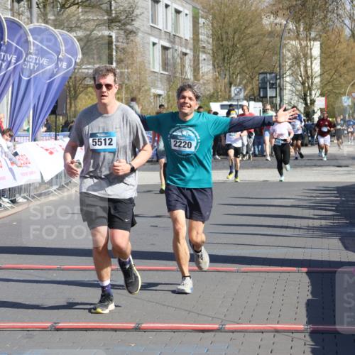 12.04.2026 - 45. Internationalen Wilhelmsburger Insellauf Strokosch-Dieckow http://msf.ph/oto/9464669 12.04.2026 10:56:48 Ziel 2055, 5512, 2220, 4158 meine-sportfotos.de