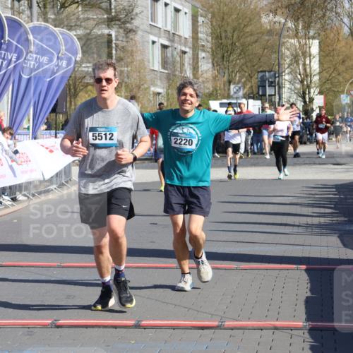 12.04.2026 - 45. Internationalen Wilhelmsburger Insellauf Strokosch-Dieckow http://msf.ph/oto/9464675 12.04.2026 10:56:48 Ziel 2055, 5512, 2220, 4158 meine-sportfotos.de