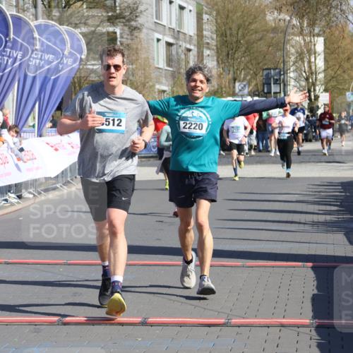 12.04.2026 - 45. Internationalen Wilhelmsburger Insellauf Strokosch-Dieckow http://msf.ph/oto/9464686 12.04.2026 10:56:48 Ziel 2055, 5512, 2220, 4158 meine-sportfotos.de