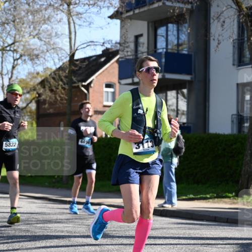 12.04.2026 - 45. Internationalen Wilhelmsburger Insellauf J. Mangold http://msf.ph/oto/9464689 12.04.2026 10:55:48 Ziel 3175, 4298, 5557, 2349, 3118, 5822, 3488, 2797, 2796, 2921, 2808, 3916, 3916, 4494, 5047, 4070, 5771, 4549, 4717, 2055, 5512, 2220, 4158 meine-sportfotos.de