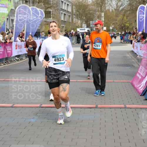 12.04.2026 - 45. Internationalen Wilhelmsburger Insellauf Strokosch-Dieckow http://msf.ph/oto/9464706 12.04.2026 13:13:59 Ziel 2080, 5819, 2064, 4923, 4281, 3984, 3810, 3268, 2062 meine-sportfotos.de