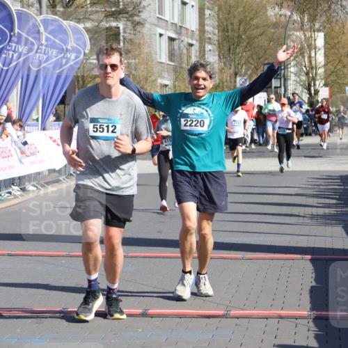 12.04.2026 - 45. Internationalen Wilhelmsburger Insellauf Strokosch-Dieckow http://msf.ph/oto/9464708 12.04.2026 10:56:48 Ziel 2055, 5512, 2220, 4158 meine-sportfotos.de