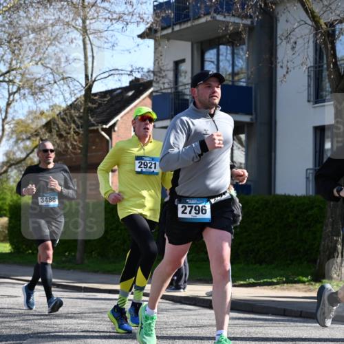 12.04.2026 - 45. Internationalen Wilhelmsburger Insellauf J. Mangold http://msf.ph/oto/9464717 12.04.2026 10:55:53 Ziel 2349, 3118, 5822, 3488, 2797, 2796, 2921, 2808, 3916, 4494, 5047, 4070, 5771, 4549, 4717, 2055, 2055, 5512, 2220, 4158, 2133, 2754, 4155 meine-sportfotos.de