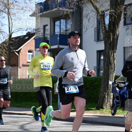 12.04.2026 - 45. Internationalen Wilhelmsburger Insellauf J. Mangold http://msf.ph/oto/9464721 12.04.2026 10:55:54 Ziel 2349, 3118, 5822, 3488, 2797, 2796, 2921, 2808, 3916, 4494, 5047, 4070, 5771, 4549, 4717, 2055, 5512, 2220, 4158, 2133, 2754, 4155, 2795 meine-sportfotos.de