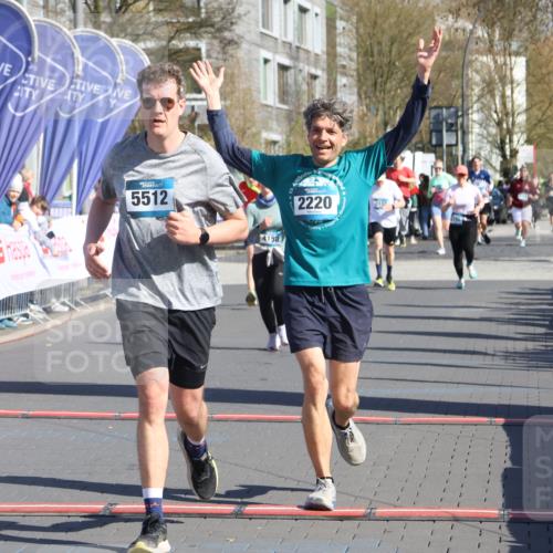 12.04.2026 - 45. Internationalen Wilhelmsburger Insellauf Strokosch-Dieckow http://msf.ph/oto/9464723 12.04.2026 10:56:48 Ziel 2055, 5512, 2220, 4158 meine-sportfotos.de