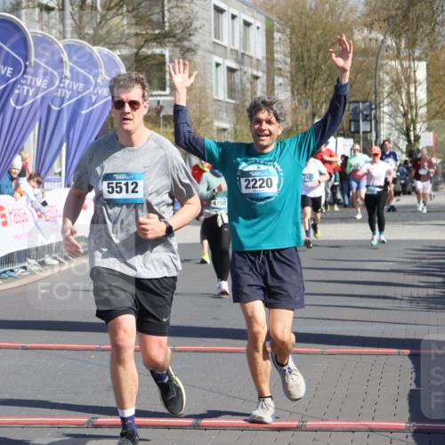 12.04.2026 - 45. Internationalen Wilhelmsburger Insellauf Strokosch-Dieckow http://msf.ph/oto/9464727 12.04.2026 10:56:48 Ziel 2055, 5512, 2220, 4158 meine-sportfotos.de
