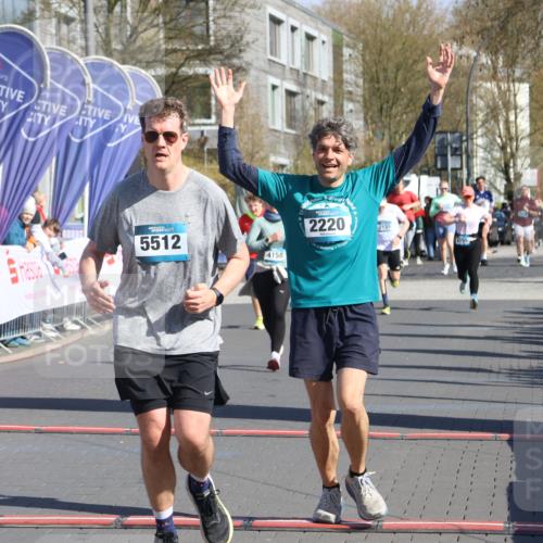 12.04.2026 - 45. Internationalen Wilhelmsburger Insellauf Strokosch-Dieckow http://msf.ph/oto/9464731 12.04.2026 10:56:48 Ziel 2055, 5512, 2220, 4158 meine-sportfotos.de