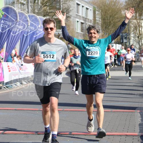 12.04.2026 - 45. Internationalen Wilhelmsburger Insellauf Strokosch-Dieckow http://msf.ph/oto/9464738 12.04.2026 10:56:49 Ziel 2055, 5512, 2220, 4158 meine-sportfotos.de