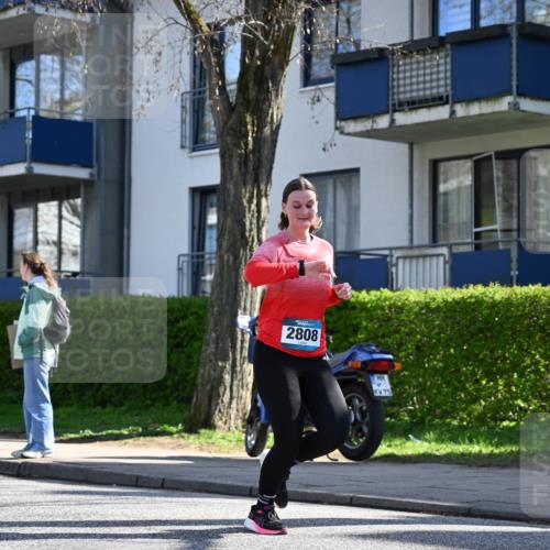 12.04.2026 - 45. Internationalen Wilhelmsburger Insellauf J. Mangold http://msf.ph/oto/9464746 12.04.2026 10:55:59 Ziel 3118, 5822, 3488, 2797, 2796, 2921, 2808, 3916, 4494, 5047, 4070, 5771, 4549, 4717, 2055, 5512, 2220, 4158, 2133, 2754, 4155, 2795, 3917, 5319, 5352 meine-sportfotos.de
