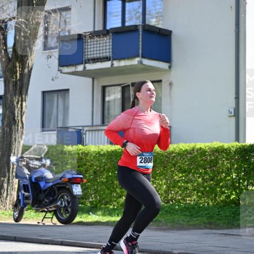 12.04.2026 - 45. Internationalen Wilhelmsburger Insellauf J. Mangold http://msf.ph/oto/9464755 12.04.2026 10:56:00 Ziel 3118, 5822, 3488, 2797, 2796, 2921, 2808, 3916, 4494, 5047, 4070, 5771, 4549, 4717, 2055, 5512, 2220, 4158, 4158, 2133, 2754, 4155, 2795, 3917, 5319, 5352, 2915, 3224 meine-sportfotos.de