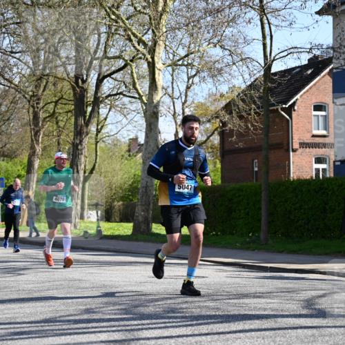 12.04.2026 - 45. Internationalen Wilhelmsburger Insellauf J. Mangold http://msf.ph/oto/9464757 12.04.2026 10:56:02 Ziel 5822, 3488, 2797, 2796, 2921, 2808, 3916, 4494, 5047, 4070, 5771, 4549, 4717, 4717, 2055, 5512, 2220, 4158, 2133, 2754, 4155, 2133, 2754, 4155, 2795, 3917, 5319, 5352, 2915, 3224 meine-sportfotos.de