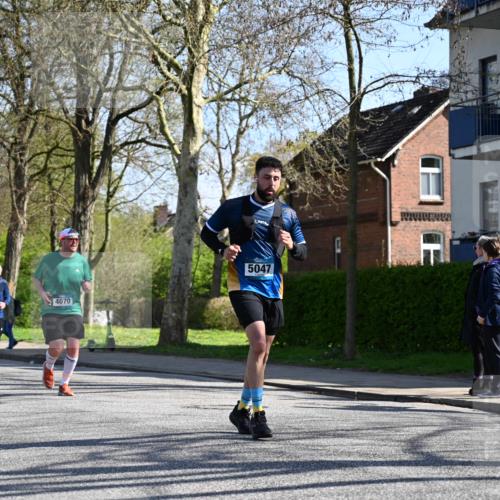 12.04.2026 - 45. Internationalen Wilhelmsburger Insellauf J. Mangold http://msf.ph/oto/9464759 12.04.2026 10:56:03 Ziel 3488, 2797, 2796, 2921, 2808, 3916, 4494, 5047, 4070, 5771, 4549, 4717, 2055, 5512, 2220, 4158, 2133, 2754, 4155, 2795, 3917, 5319, 5352, 2915, 3224, 4654 meine-sportfotos.de