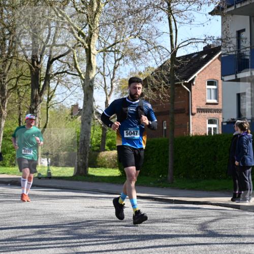 12.04.2026 - 45. Internationalen Wilhelmsburger Insellauf J. Mangold http://msf.ph/oto/9464762 12.04.2026 10:56:03 Ziel 3488, 2797, 2796, 2921, 2808, 3916, 4494, 5047, 4070, 5771, 4549, 4717, 2055, 5512, 2220, 4158, 2133, 2754, 4155, 2795, 3917, 5319, 5352, 2915, 3224, 4654 meine-sportfotos.de