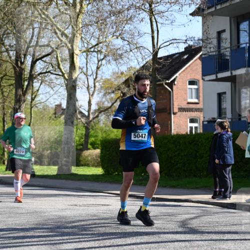 12.04.2026 - 45. Internationalen Wilhelmsburger Insellauf J. Mangold http://msf.ph/oto/9464766 12.04.2026 10:56:03 Ziel 3488, 2797, 2796, 2921, 2808, 3916, 4494, 5047, 4070, 5771, 4549, 4717, 2055, 5512, 2220, 4158, 2133, 2754, 4155, 2795, 3917, 5319, 5352, 2915, 3224, 4654 meine-sportfotos.de